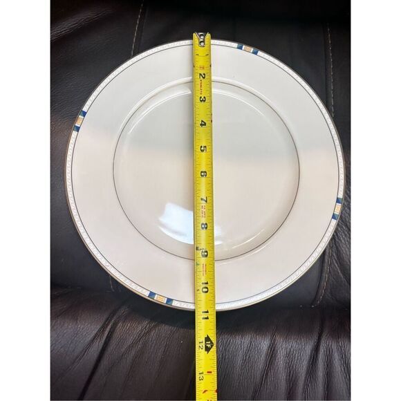 Mikasa Fine China “Estre Radison” Dinner Plates – Set of 5 – Made in Japan - Picture 7 of 9